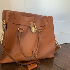 Michael Kors Hamilton Chain - Large Vertical Tote
